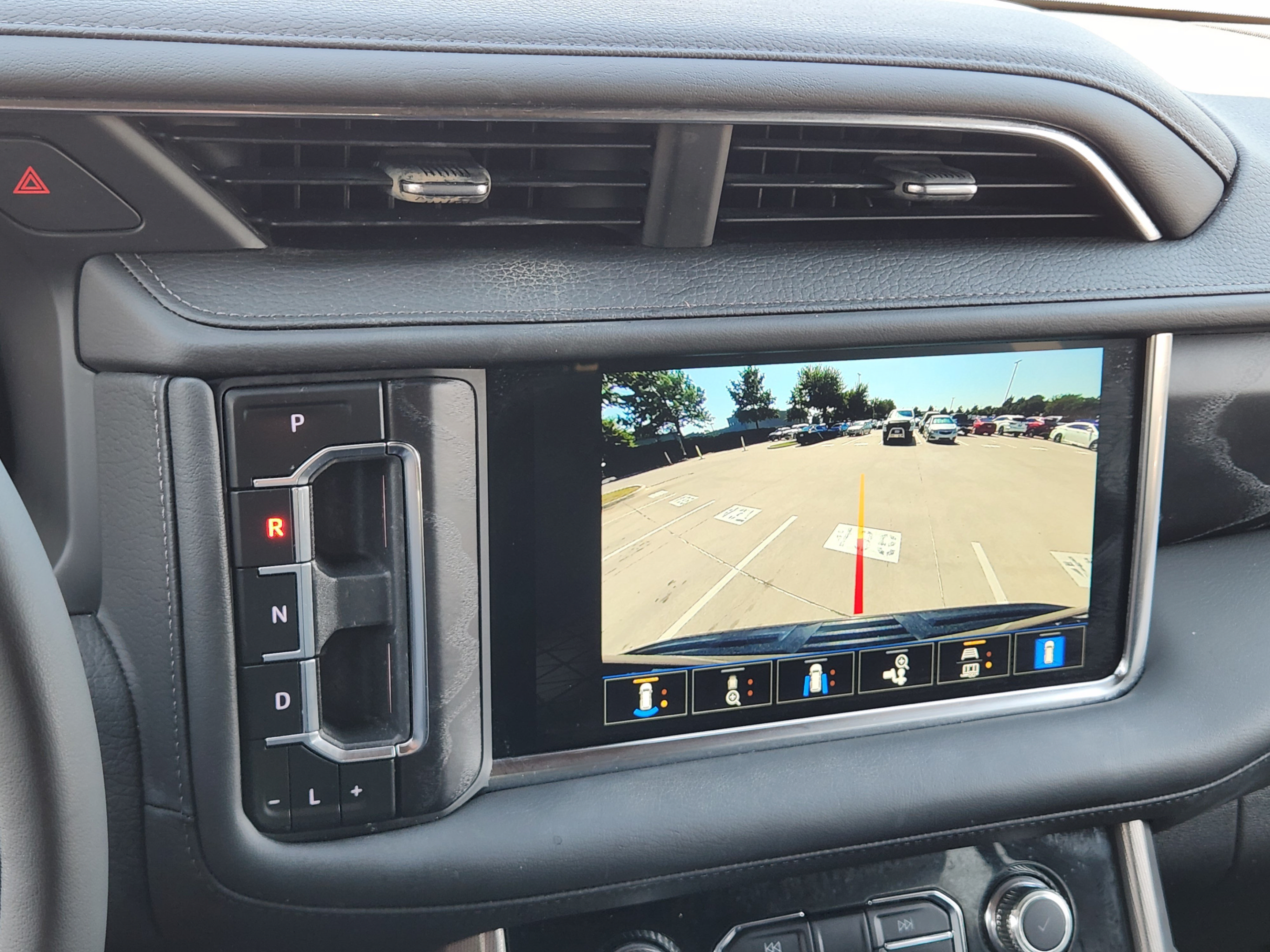 Used 2023 GMC Yukon Denali w/ LPO, Floor Liner Package AWD/4WD image 10
