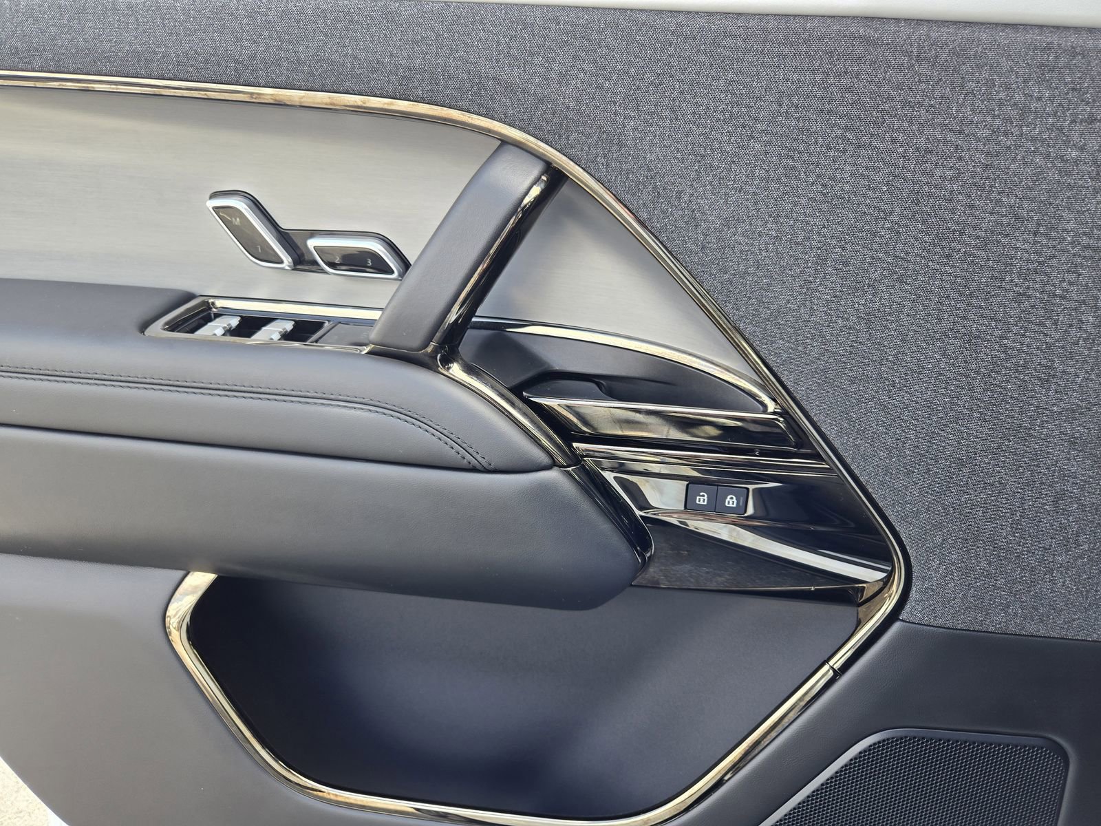 Used 2025 Land Rover Range Rover Sport Dynamic SE image 19