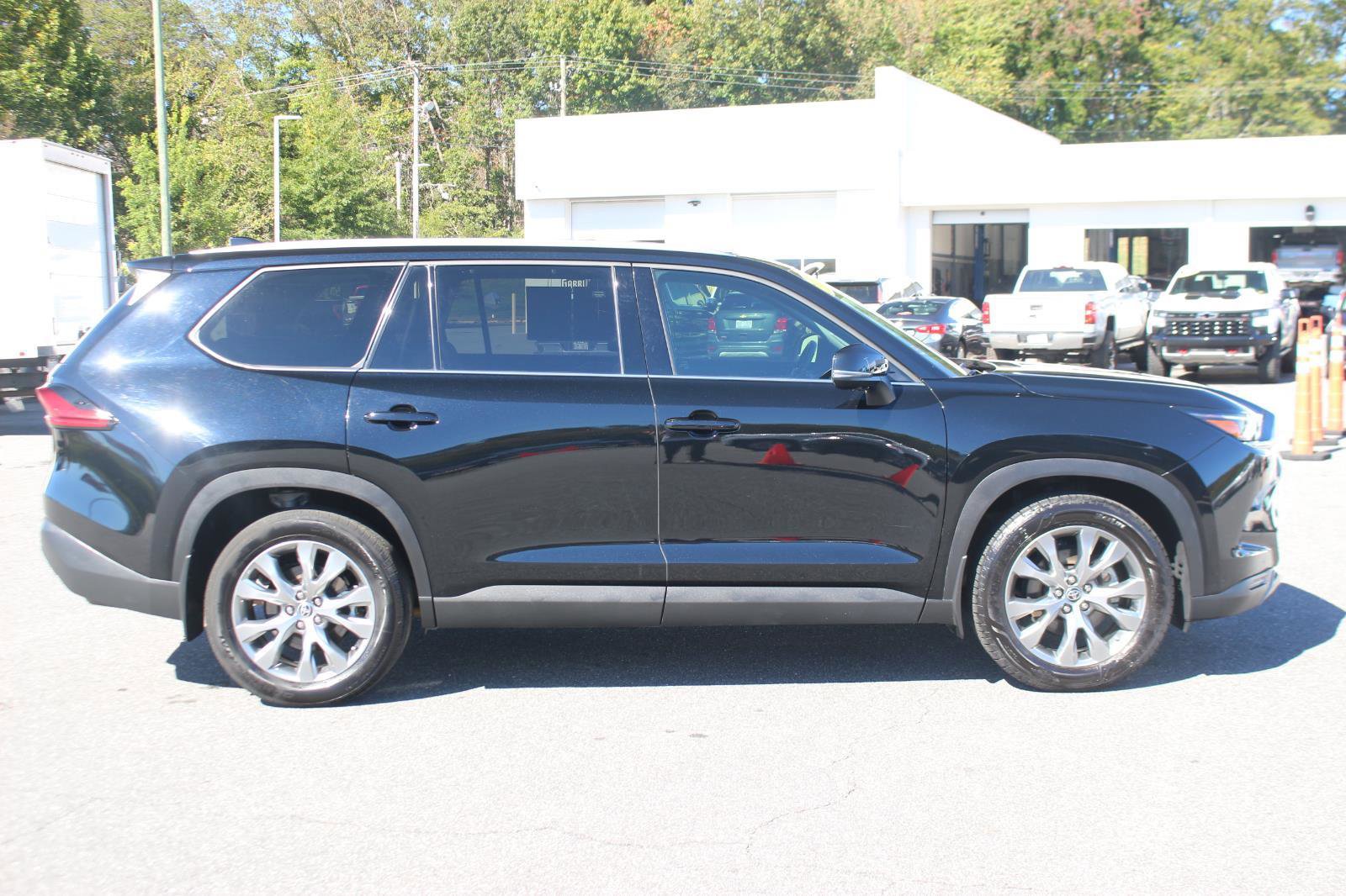 Used 2024 Toyota Grand Highlander Limited image 8