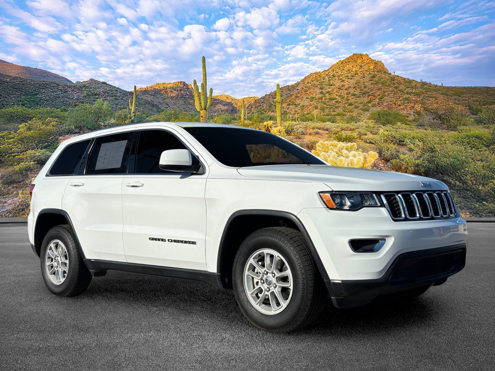 Used 2020 Jeep Grand Cherokee Laredo RWD image 2