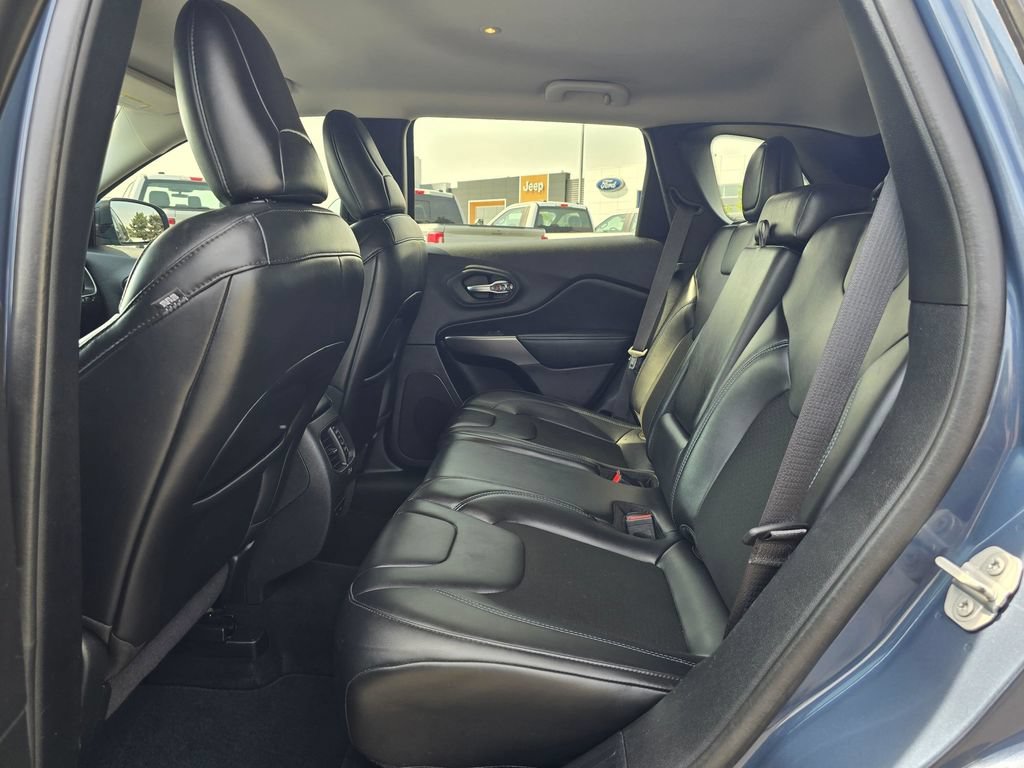 Used 2020 Jeep Cherokee Latitude Plus AWD/4WD image 12