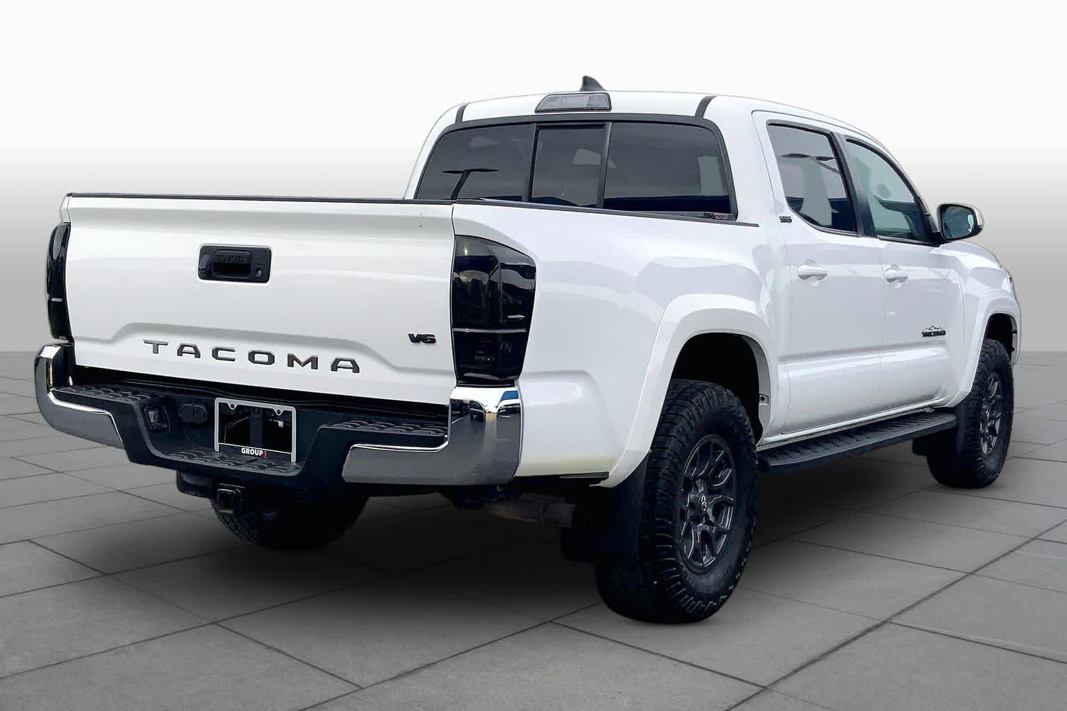 Used 2017 Toyota Tacoma SR5 w/ Tow Package RWD image 13