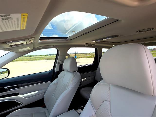 Used 2024 Kia Telluride SX w/ Towing Package image 9