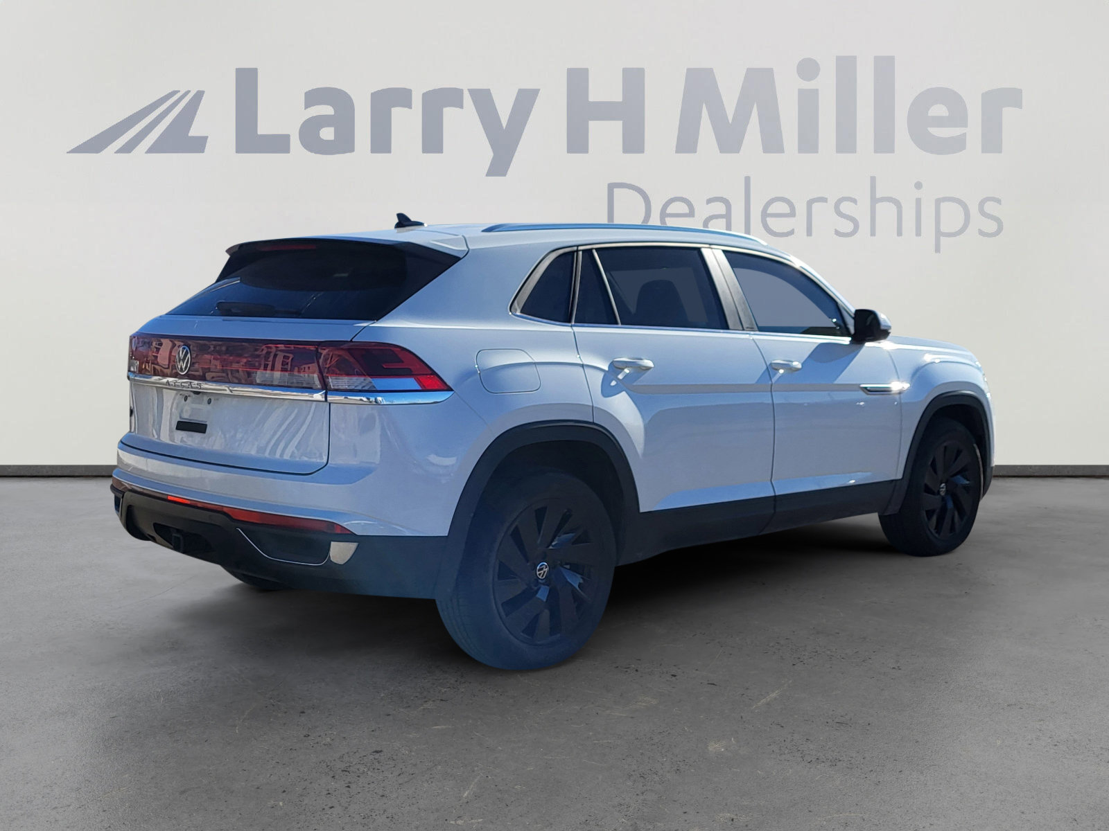 Used 2024 Volkswagen Atlas Cross Sport SE image 5