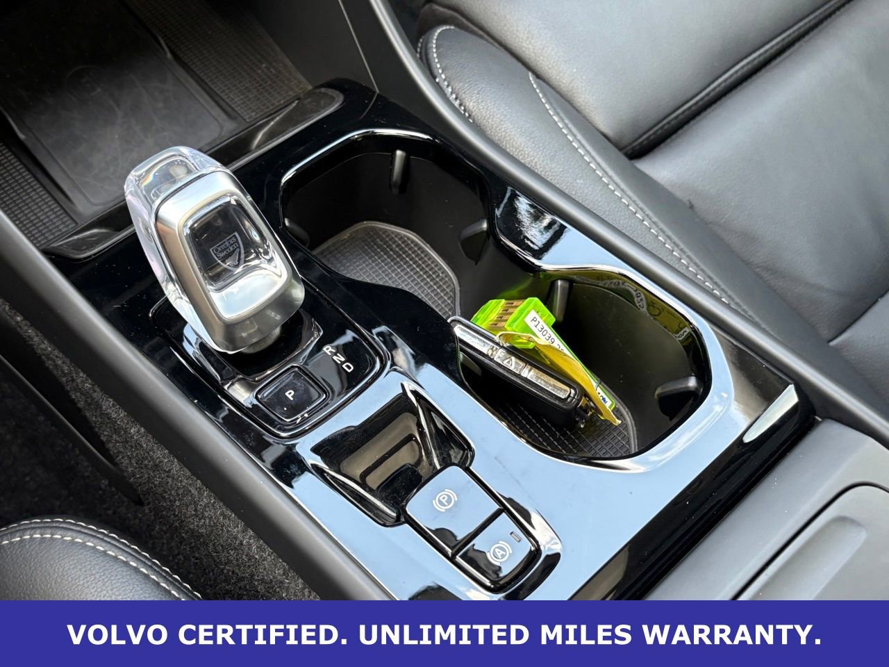 Certified 2025 Volvo XC40 B5 Plus AWD/4WD image 18