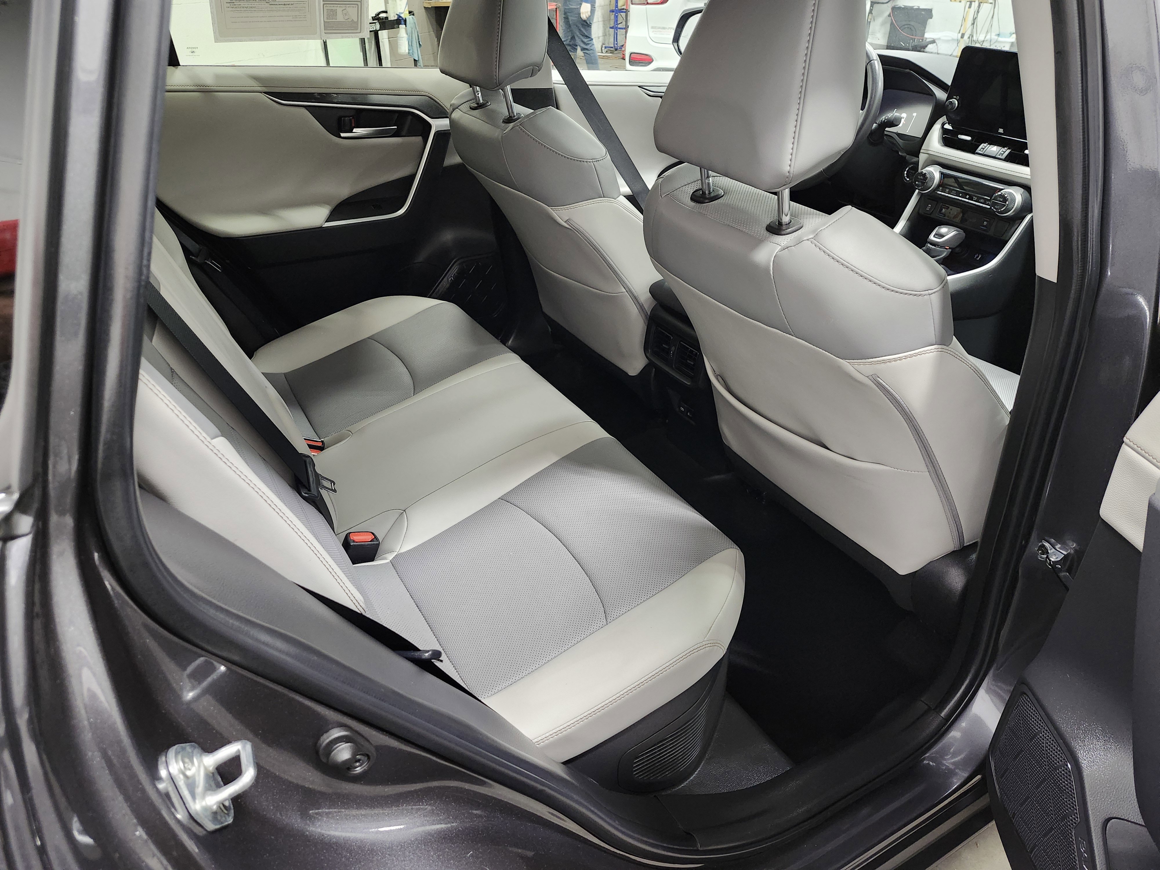 Used 2023 Toyota RAV4 Limited image 21