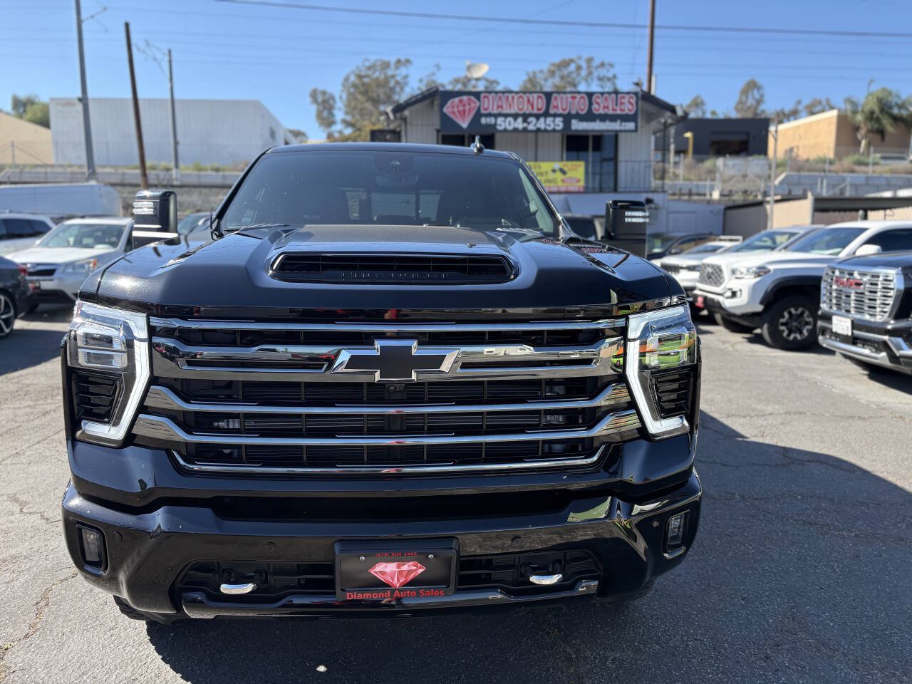 Used 2024 Chevrolet Silverado 2500 High Country w/ Midnight Edition AWD/4WD image 4