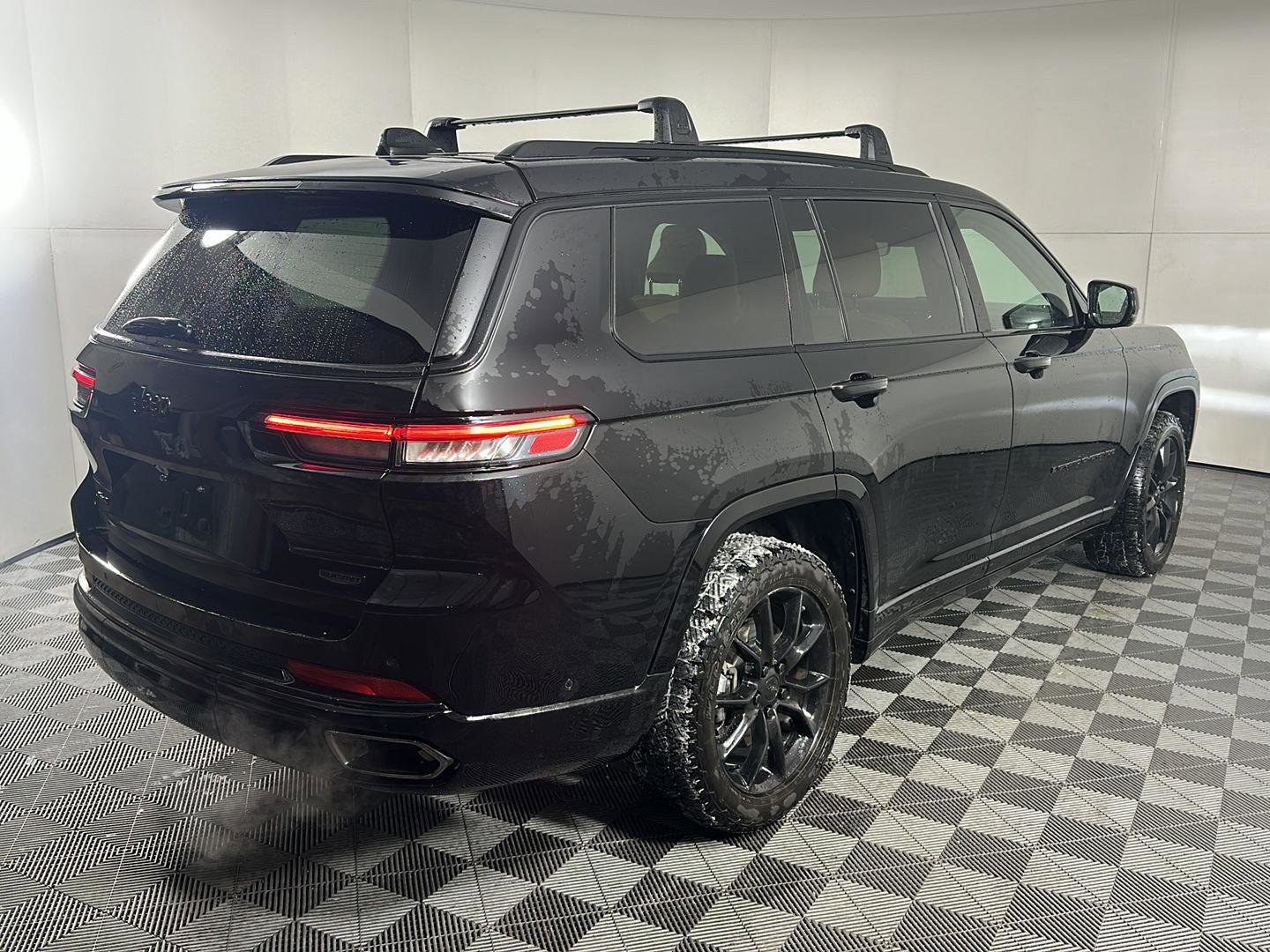 Used 2023 Jeep Grand Cherokee L Summit image 5