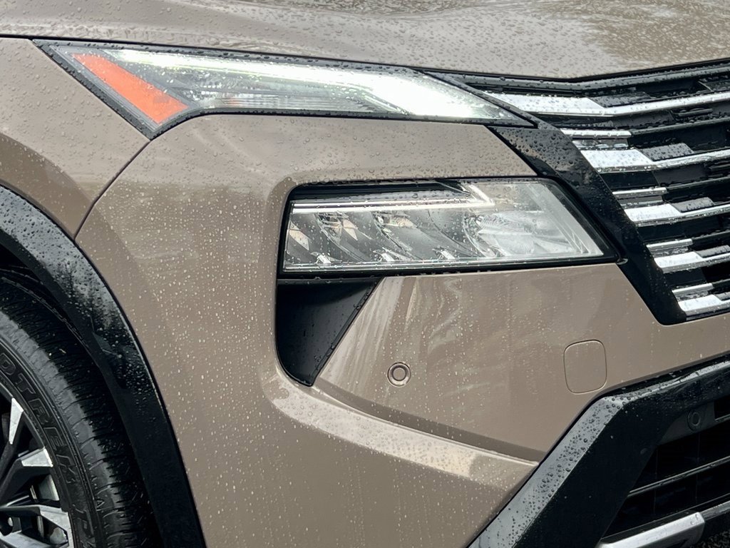 Used 2024 Nissan Rogue Platinum w/ Platinum Premium Package image 8