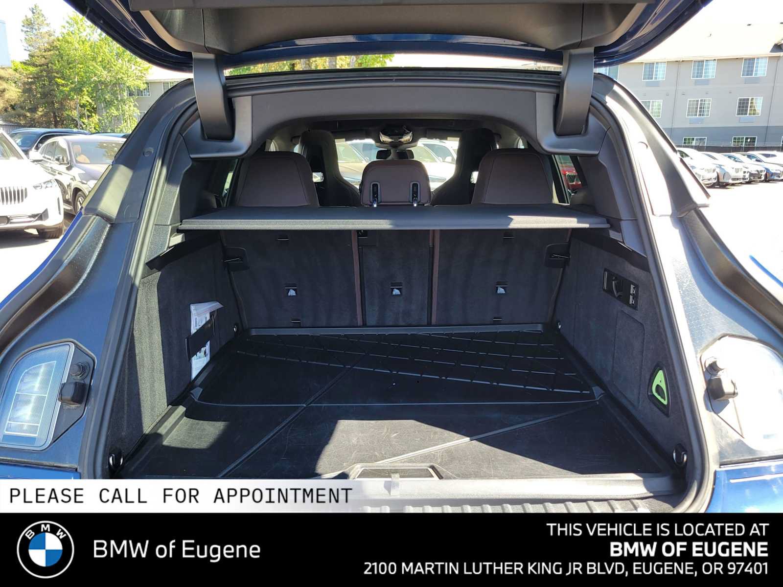 Used 2023 BMW iX xDrive50 w/ Premium Package AWD/4WD image 18