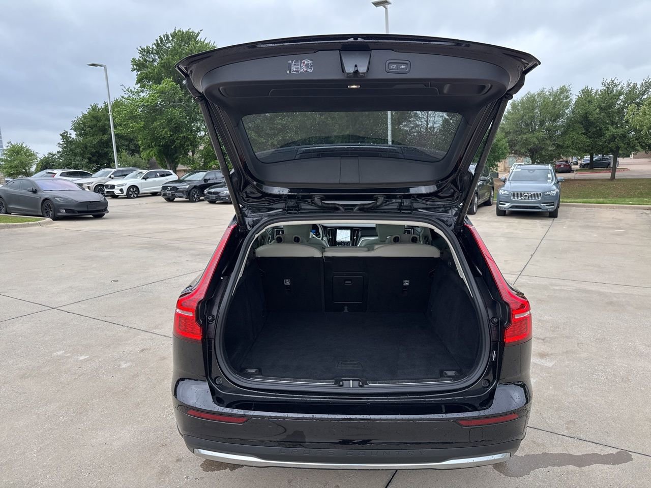 Certified 2025 Volvo V60 B5 Cross Country Plus image 7