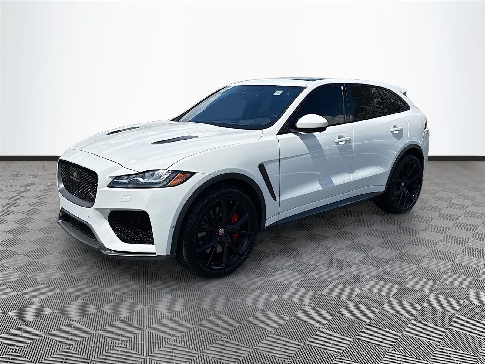Used 2020 Jaguar F-PACE SVR image 3