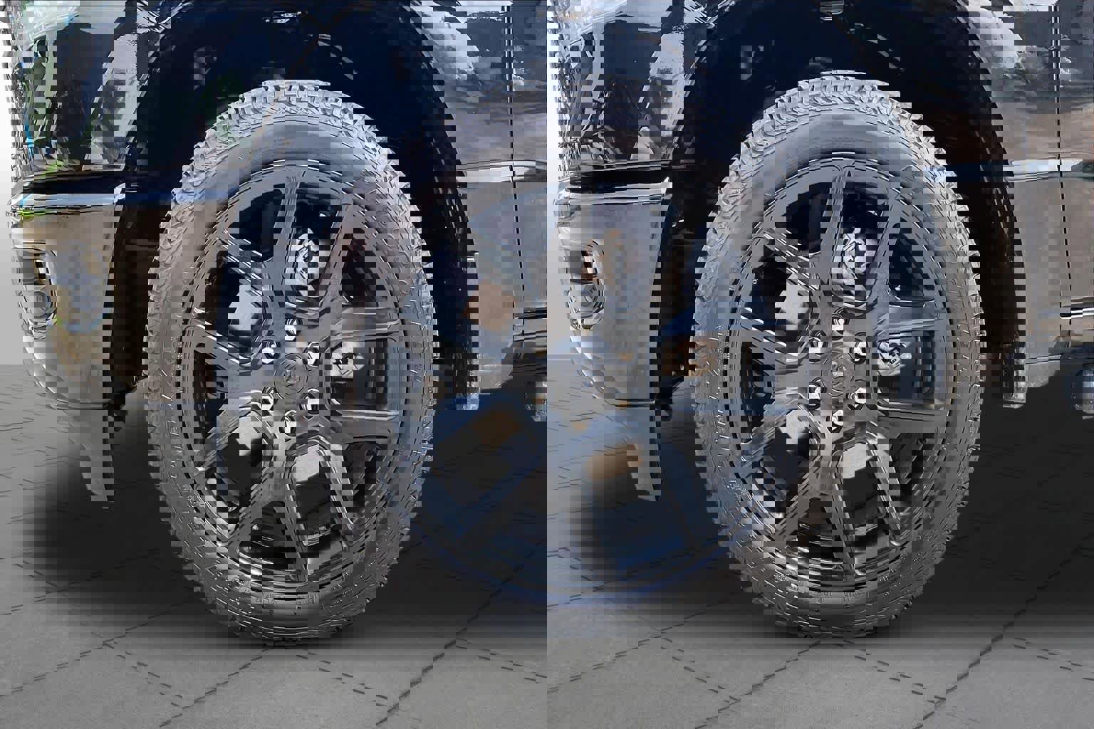 Used 2024 RAM 1500 Laramie AWD/4WD image 11