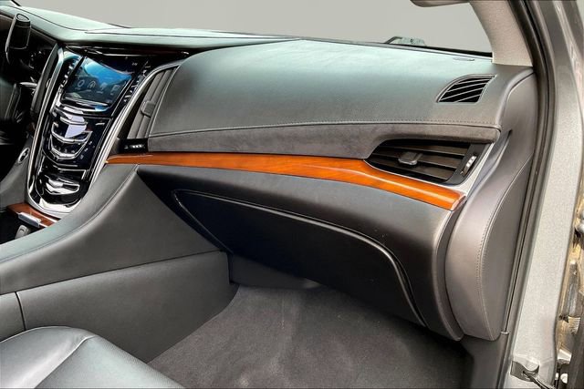 Used 2020 Cadillac Escalade Luxury image 18