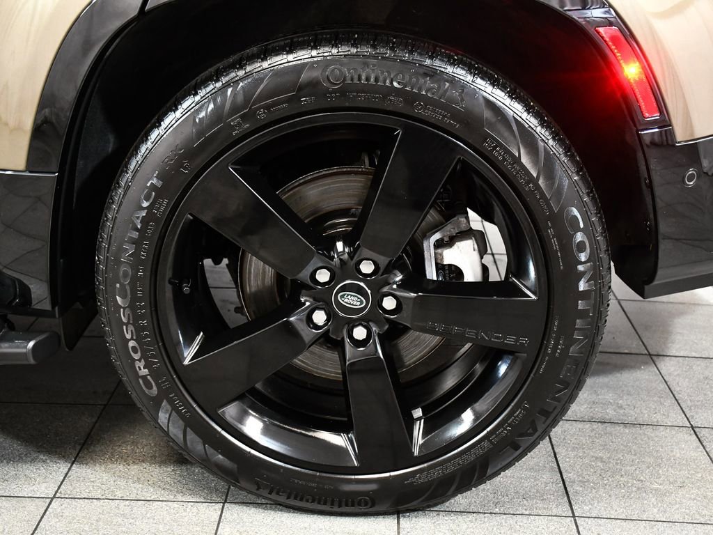 Used 2024 Land Rover Defender 130 X-Dynamic SE image 8