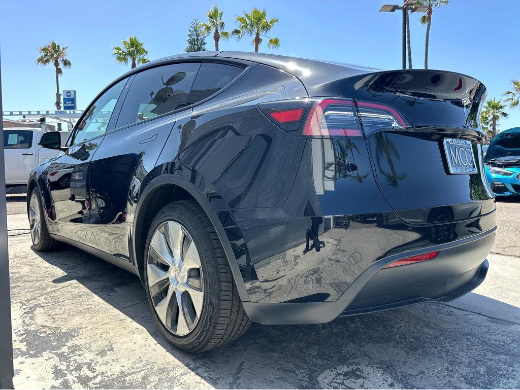 Used 2022 Tesla Model Y Long Range AWD/4WD image 3