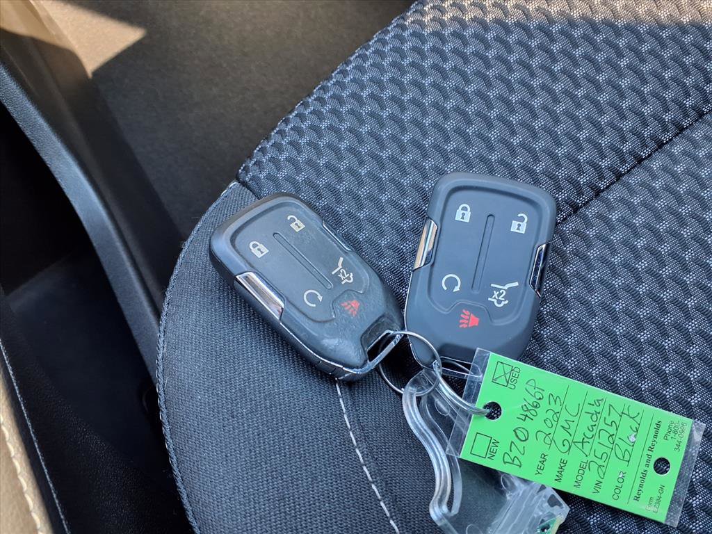 Used 2023 GMC Acadia SLE w/ Driver Convenience Package image 21