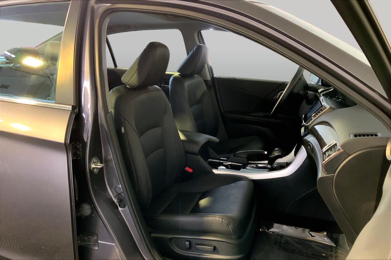 Used 2017 Honda Accord EX-L image 8