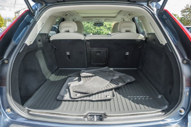 Certified 2023 Volvo XC60 B5 Plus w/ Climate Package AWD/4WD image 10