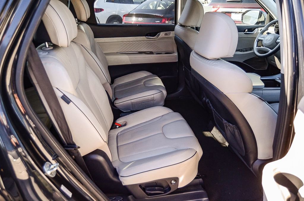Used 2023 Hyundai Palisade Calligraphy image 17