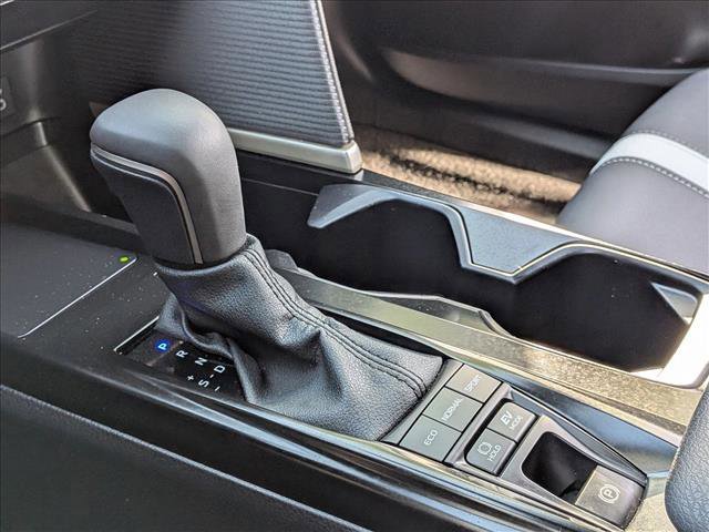 Used 2025 Toyota Camry SE image 12