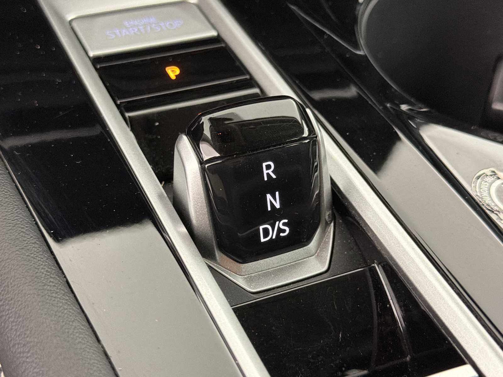 Used 2025 Volkswagen Atlas SE AWD/4WD image 31