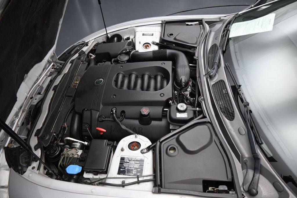 Used 2004 Jaguar XK8 Convertible RWD image 27