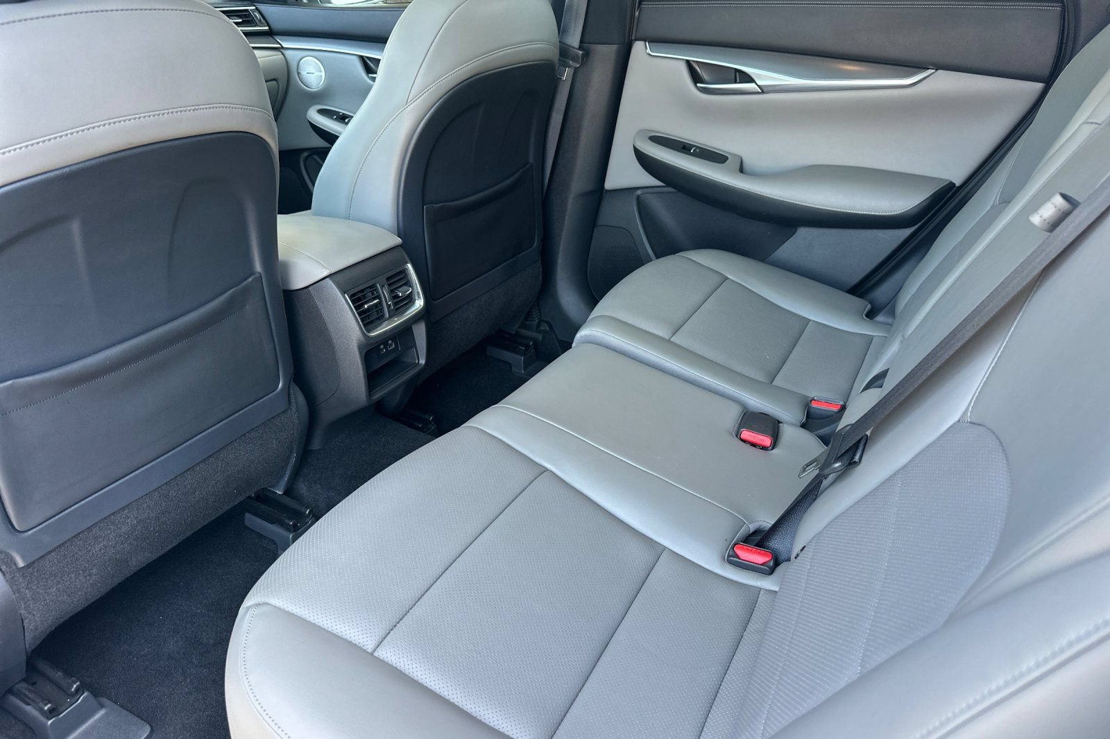 Used 2023 INFINITI QX50 Luxe FWD image 14
