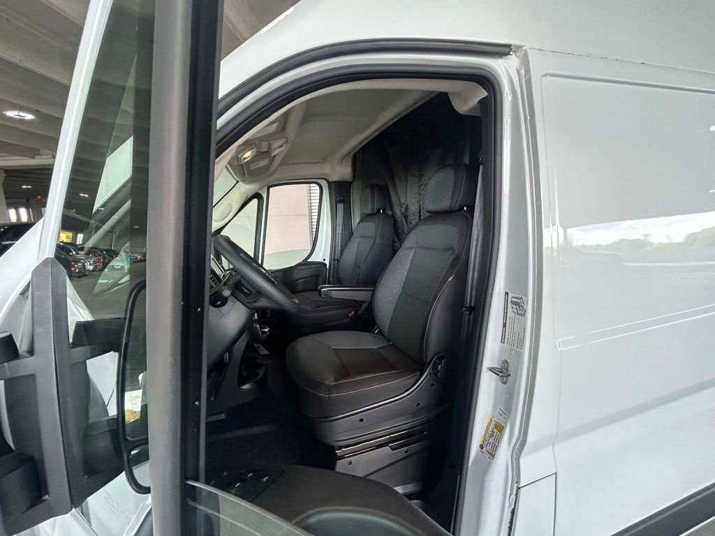 Used 2025 RAM ProMaster 2500 w/ Convenience Group image 15