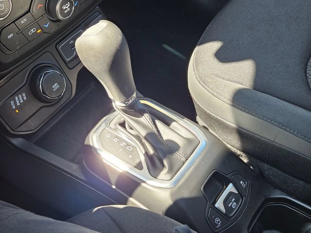 Used 2023 Jeep Renegade Altitude w/ Sun/Sound Group AWD/4WD image 32