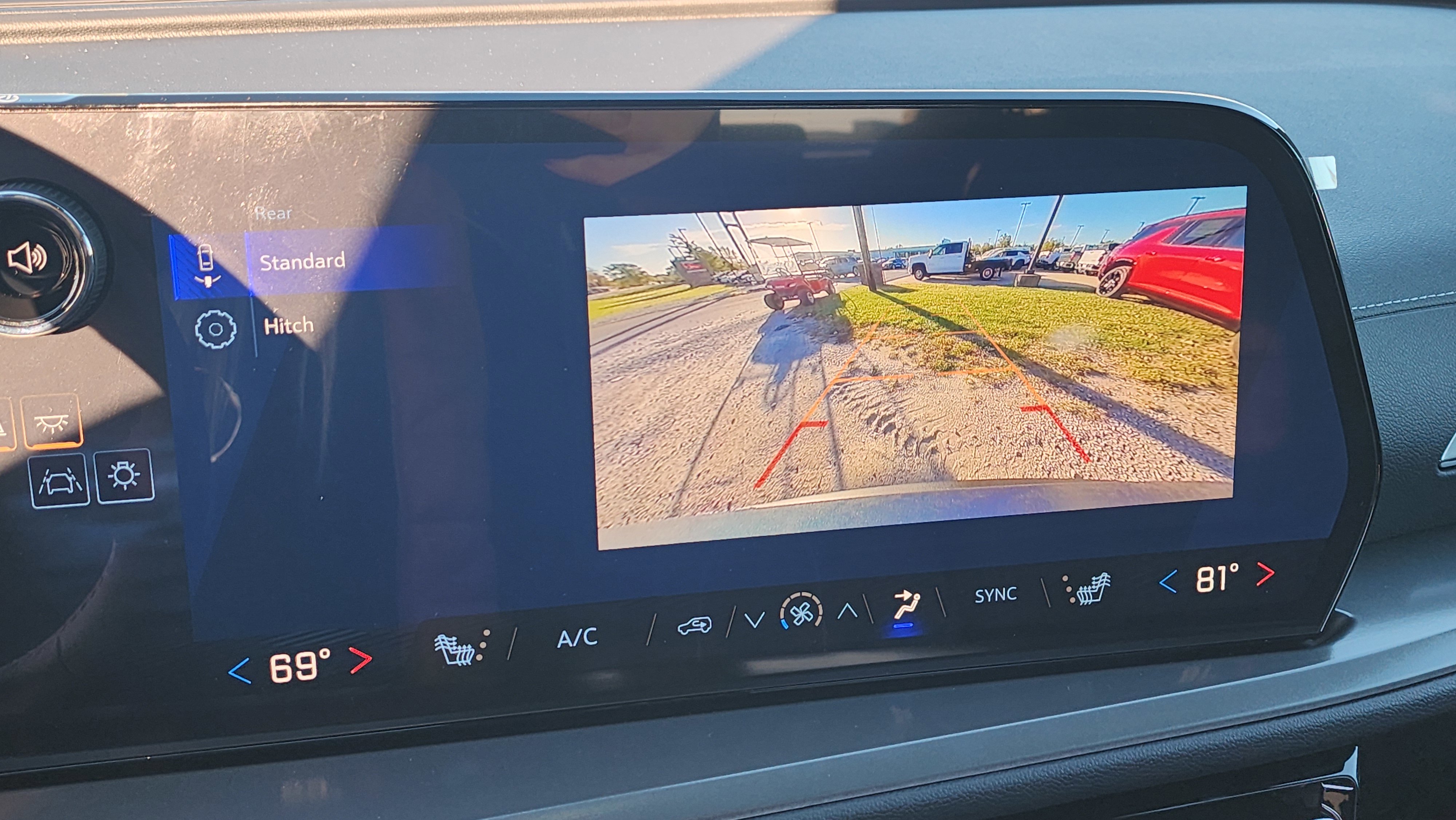 New 2026 Chevrolet Traverse LT image 9