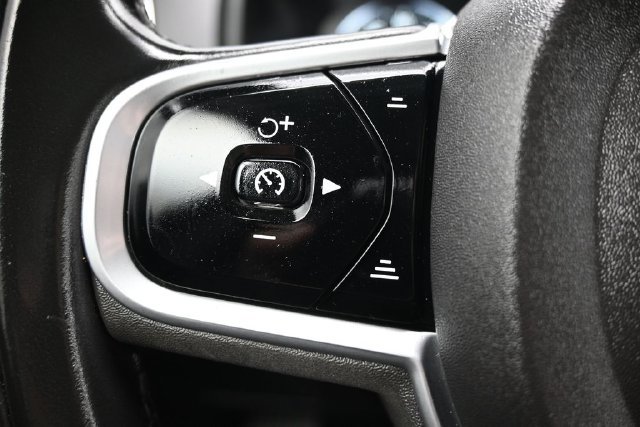 Used 2020 Volvo XC90 T6 Momentum AWD/4WD image 18