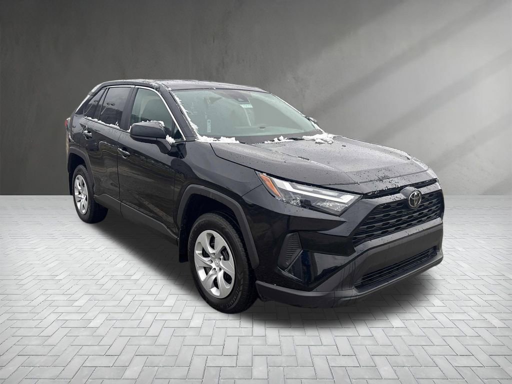 Used 2023 Toyota RAV4 LE image 7