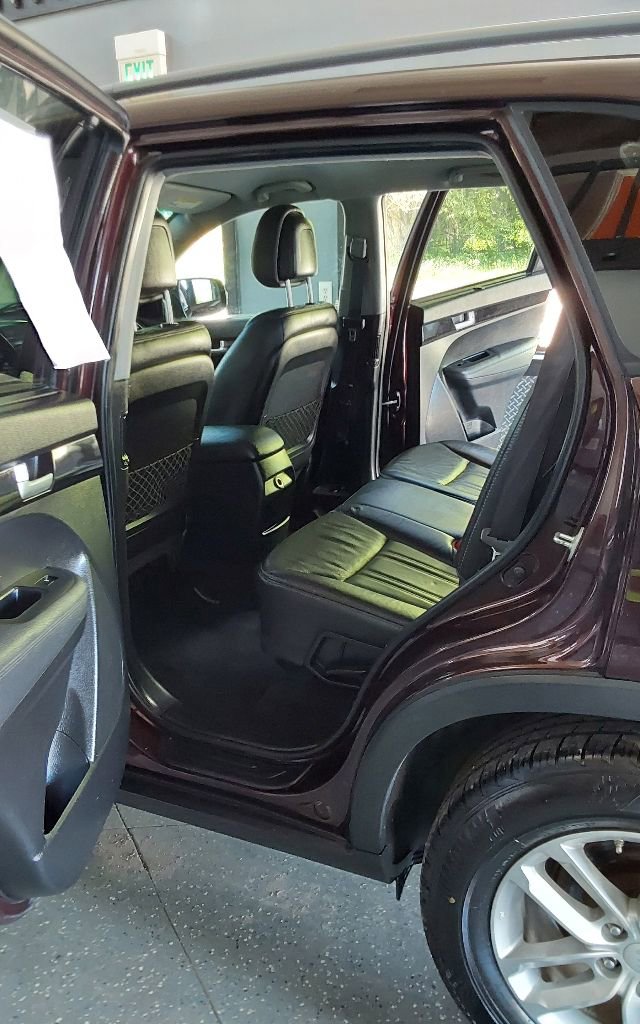 Used 2015 Kia Sorento LX image 18