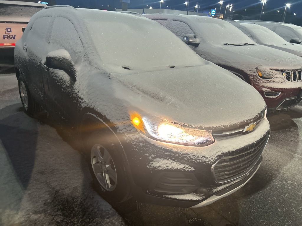 Used 2020 Chevrolet Trax LT w/ LT Convenience Package image 2