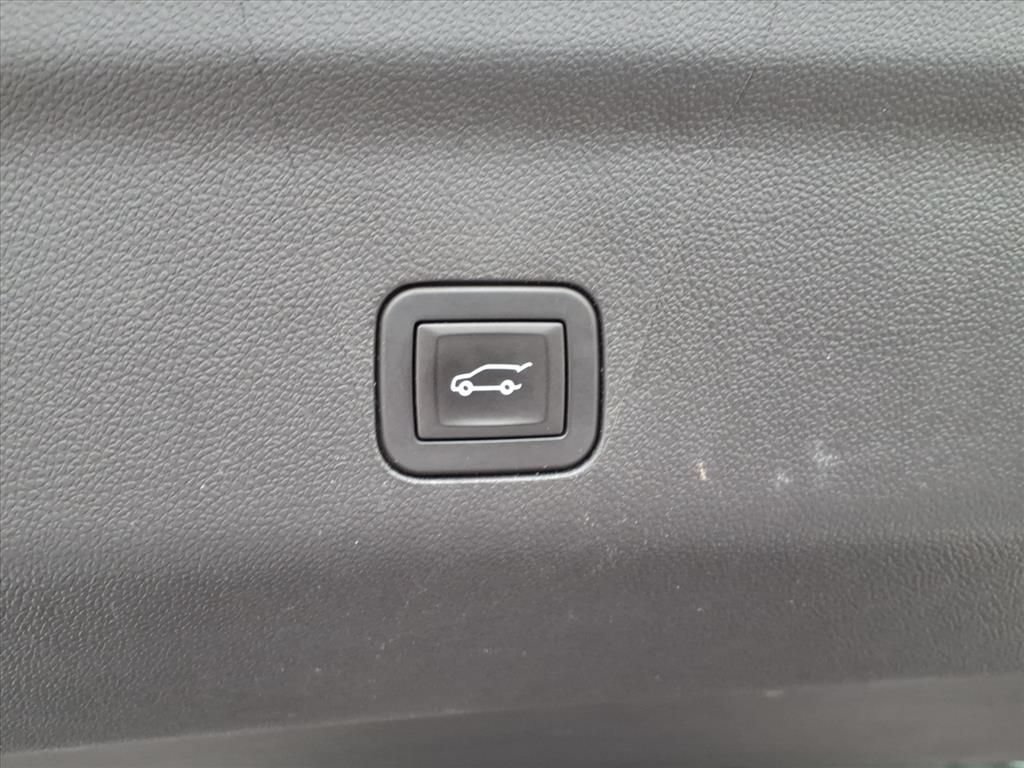 Used 2025 GMC Yukon Denali Ultimate w/ LPO, Floor Liner Package AWD/4WD image 24
