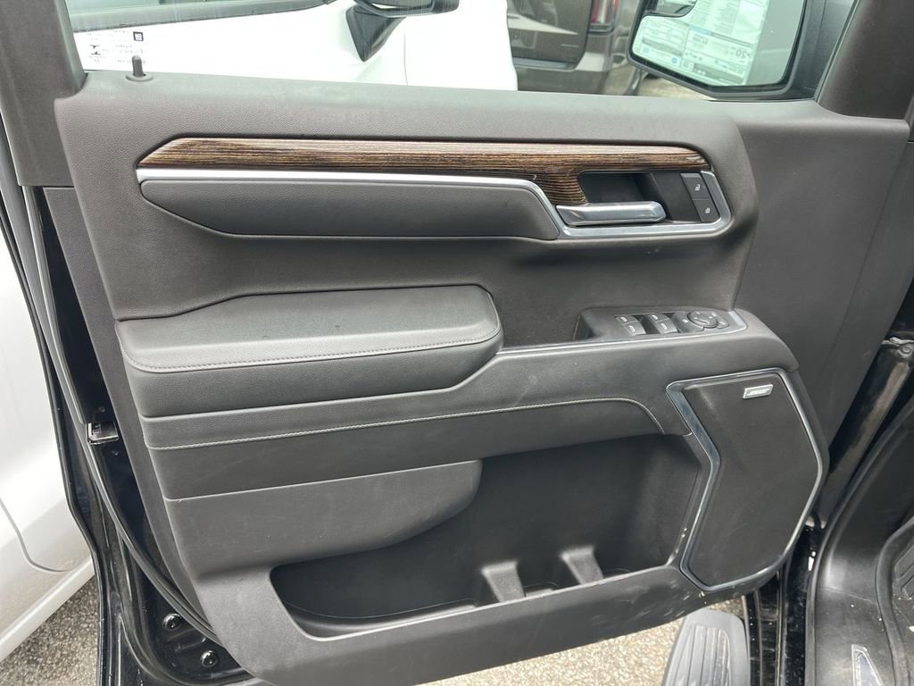 Used 2022 GMC Sierra 1500 Elevation w/ Preferred Package image 4