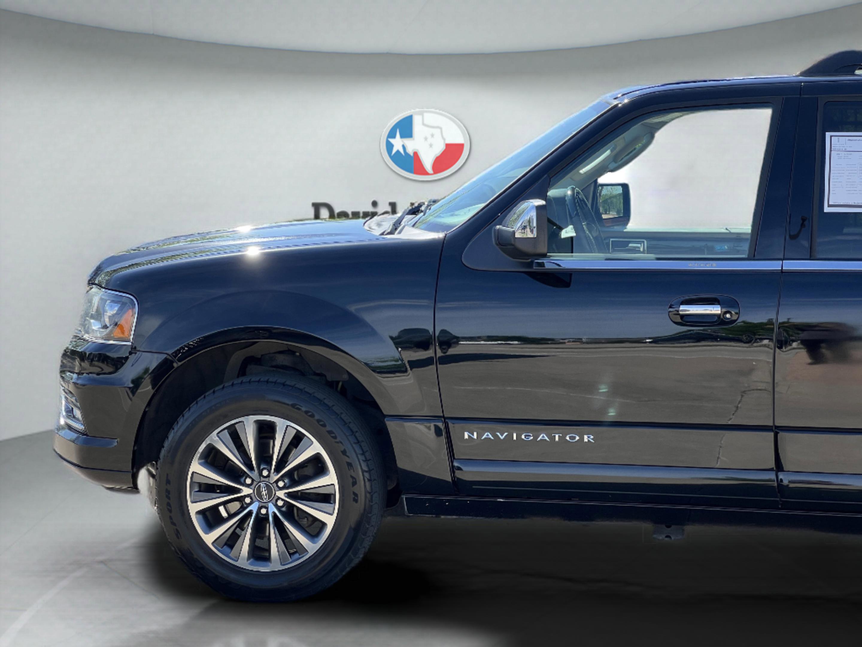Used 2017 Lincoln Navigator Select image 9