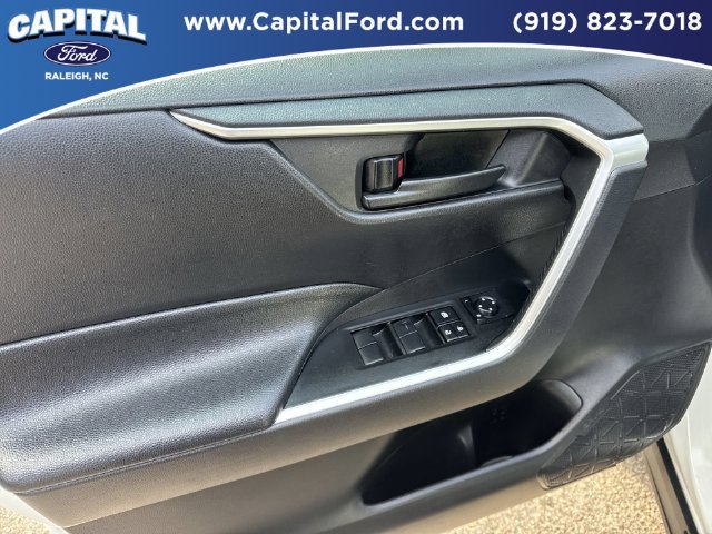 Used 2025 Toyota RAV4 LE AWD/4WD image 20