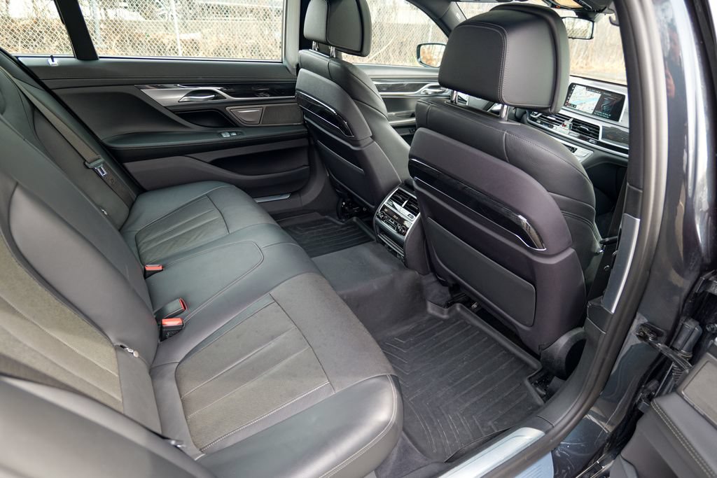 Used 2019 BMW 740i xDrive w/ Executive Package AWD/4WD image 31
