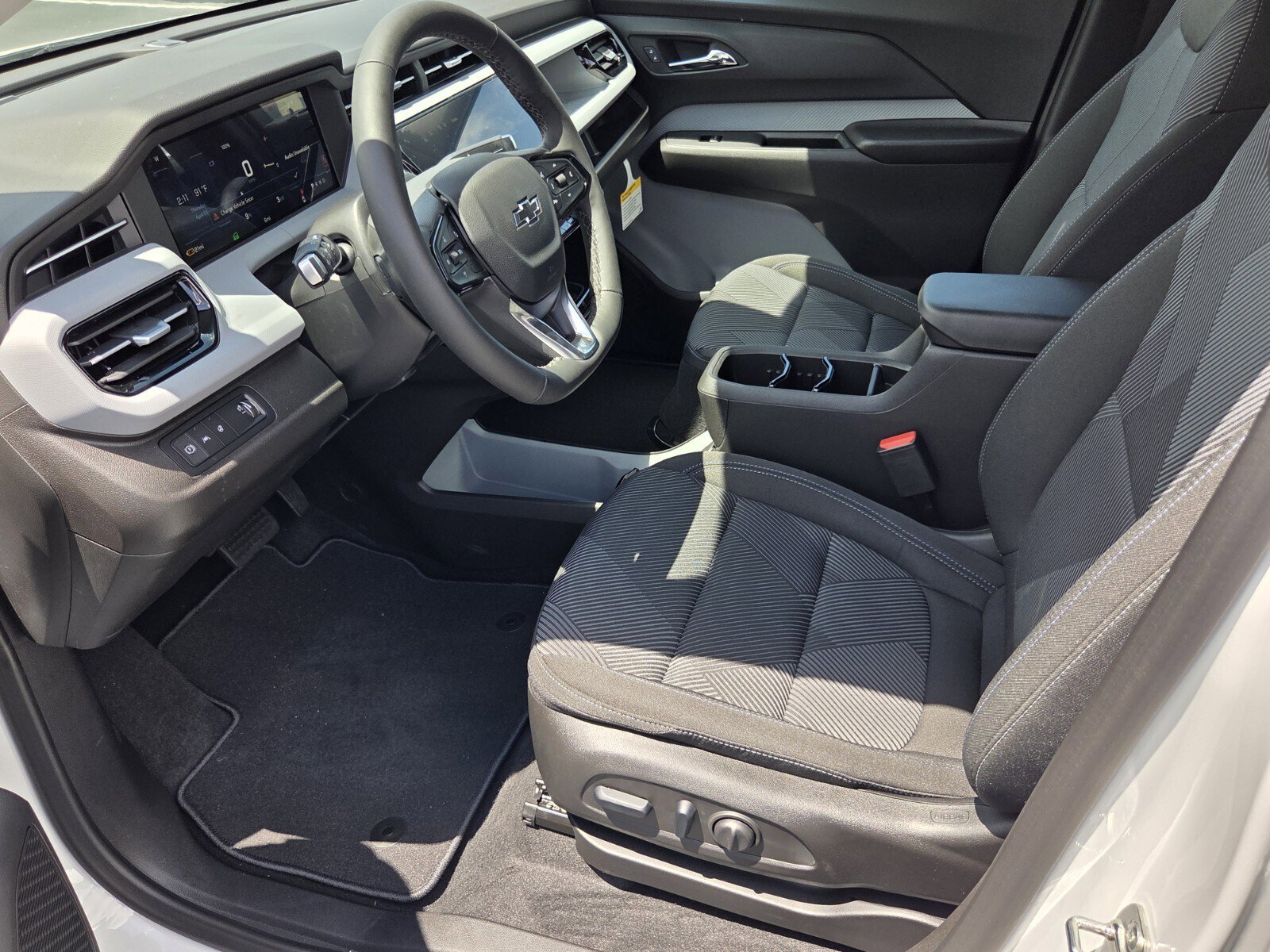 New 2027 Chevrolet Bolt LT w/ Comfort Package FWD image 5