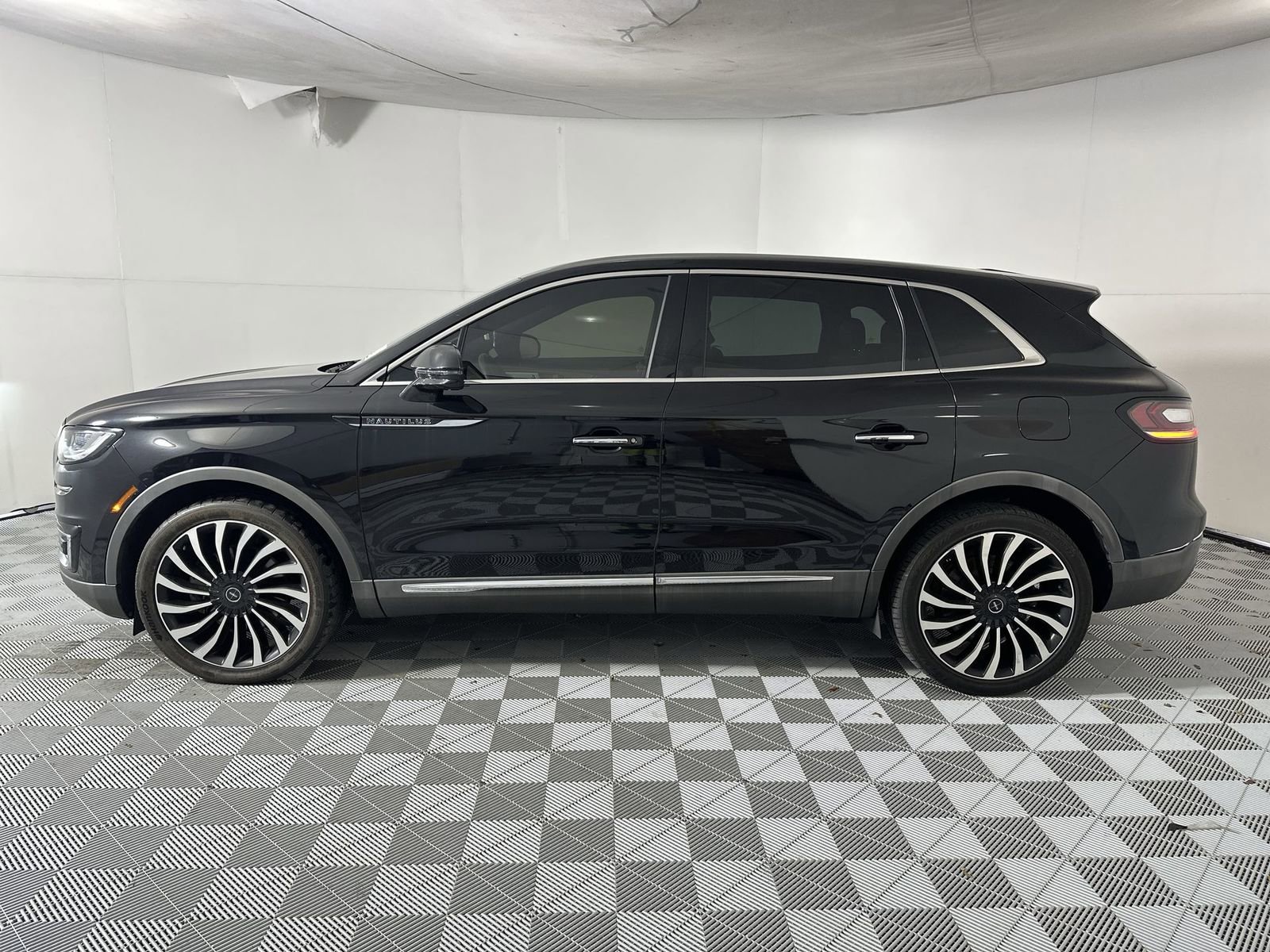 Used 2019 Lincoln Nautilus Black Label AWD/4WD image 5