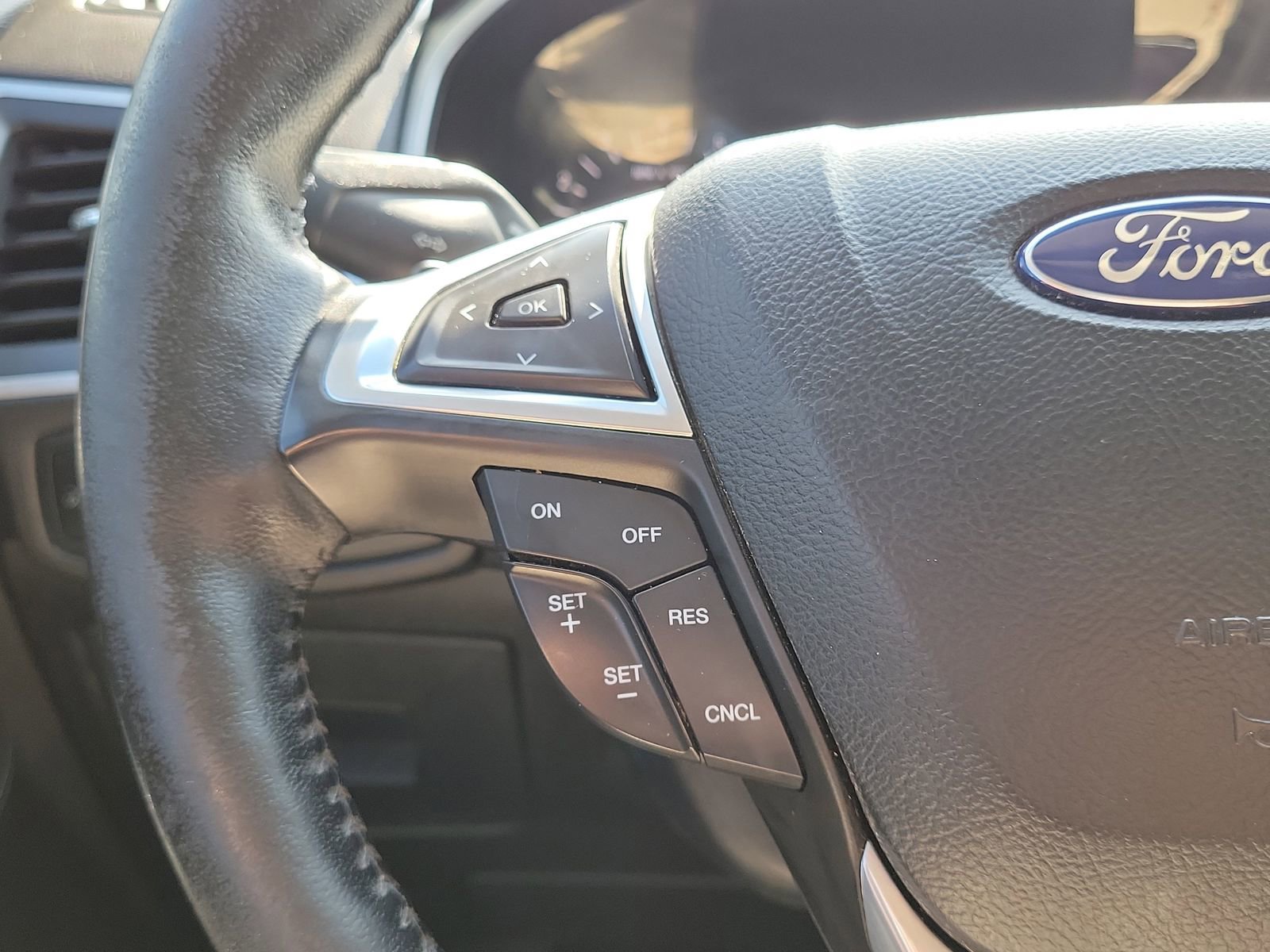 Used 2015 Ford Edge SEL AWD/4WD image 16