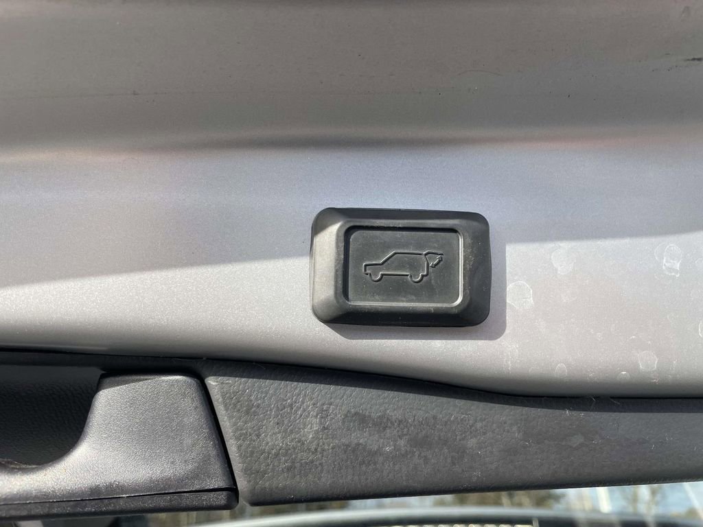 Used 2023 Toyota RAV4 XLE Premium image 50