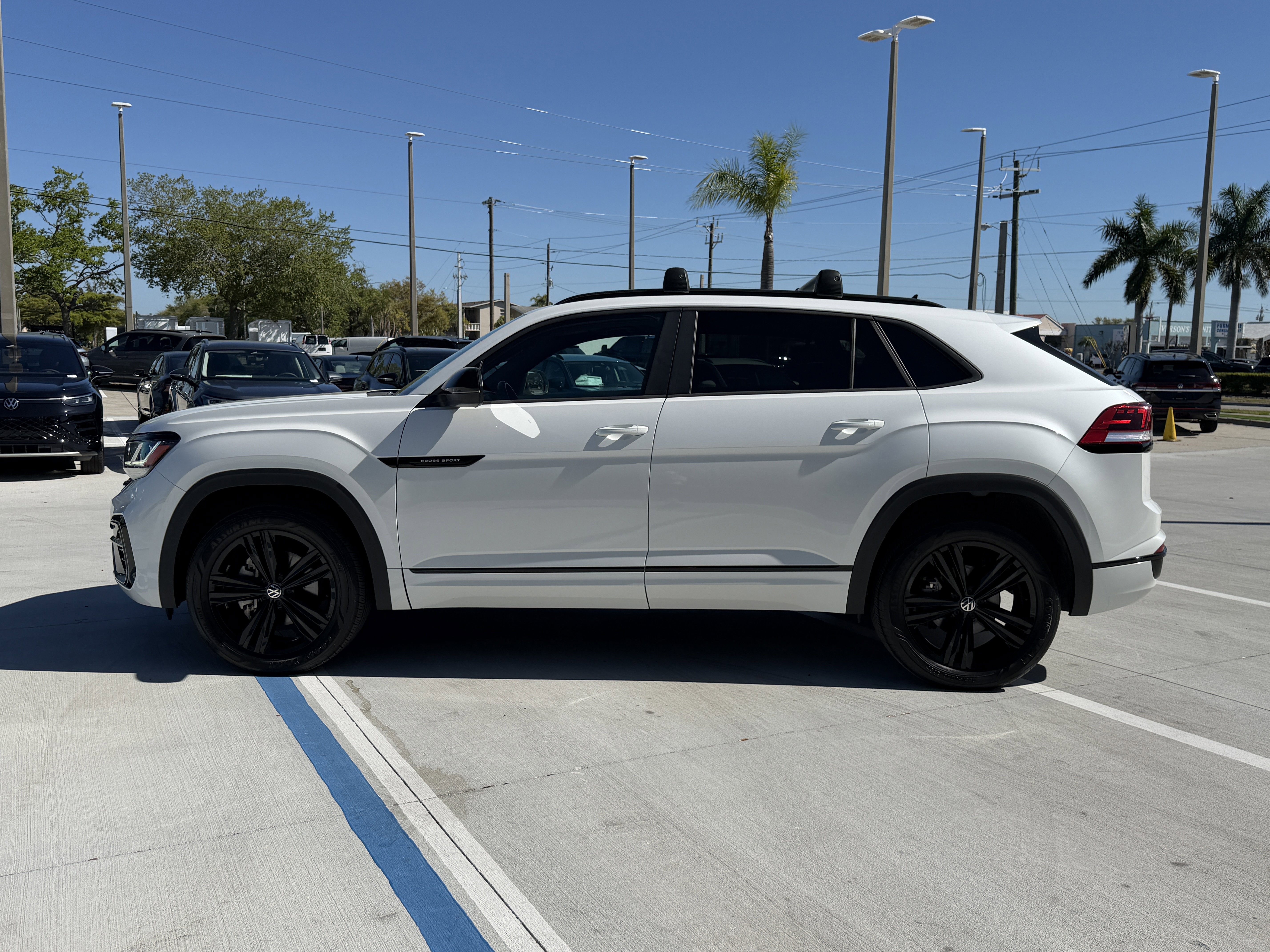 Used 2023 Volkswagen Atlas Cross Sport SEL R-Line image 6