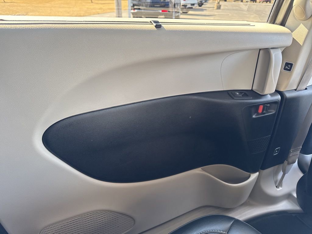 Used 2024 Chrysler Pacifica Touring-L image 44
