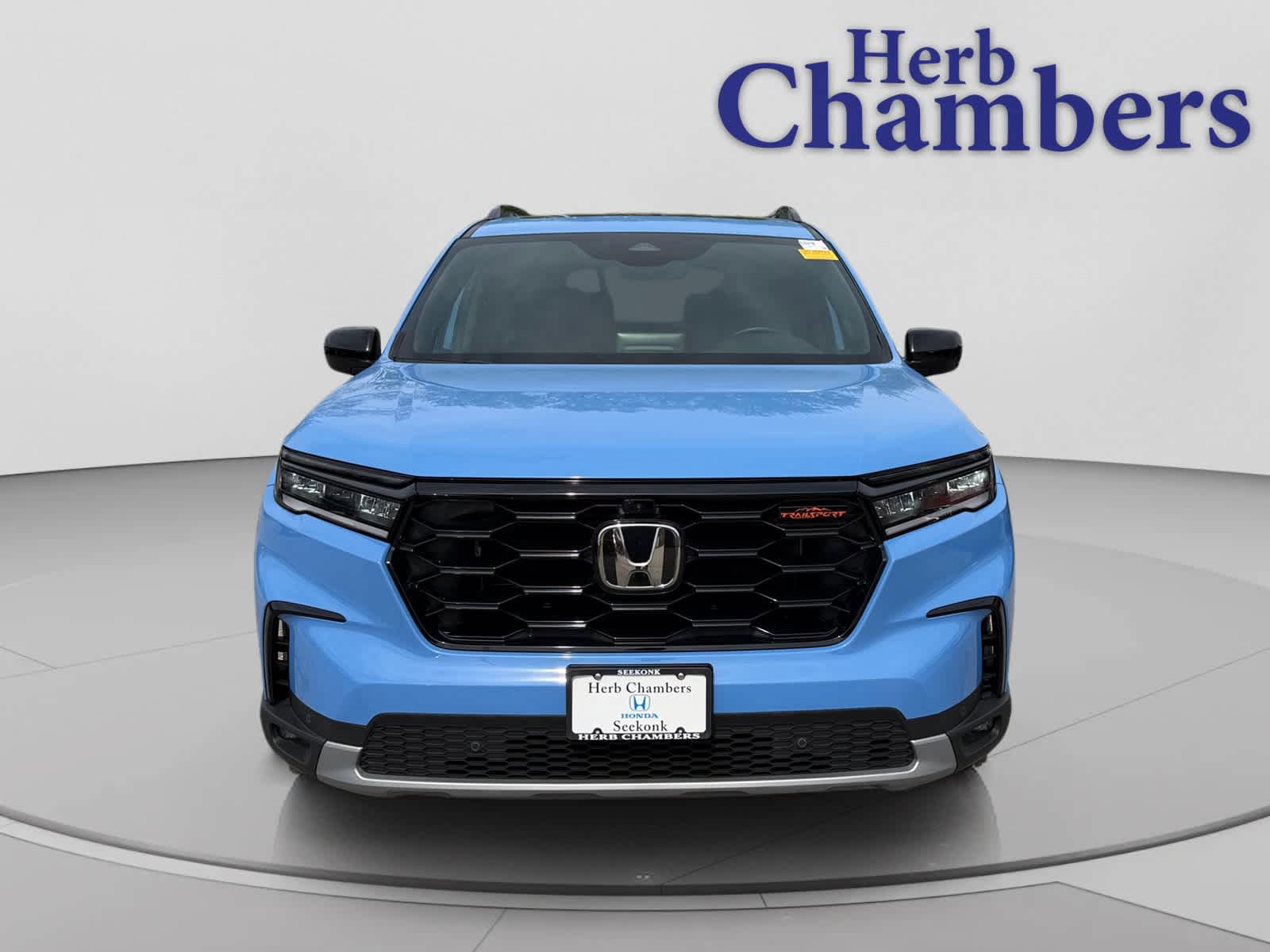 Used 2025 Honda Pilot TrailSport image 2