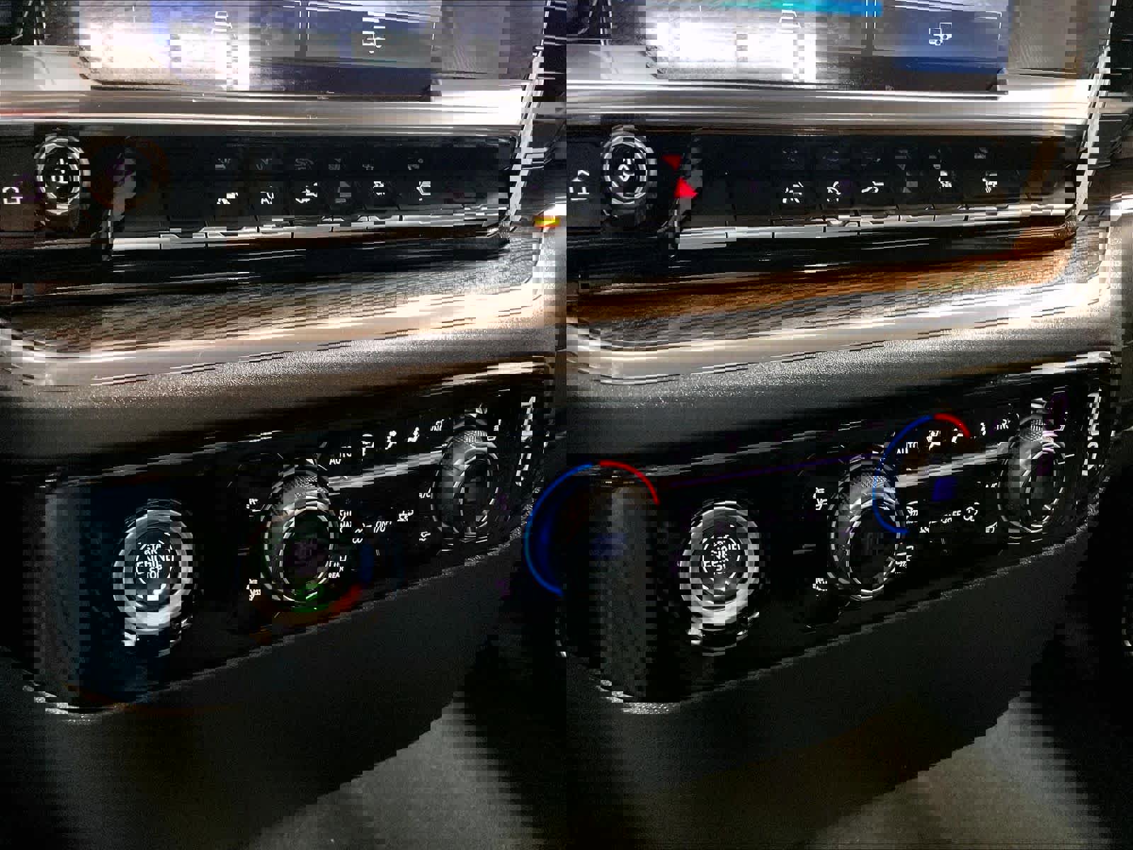 Used 2024 Chevrolet Silverado 1500 LT AWD/4WD image 25