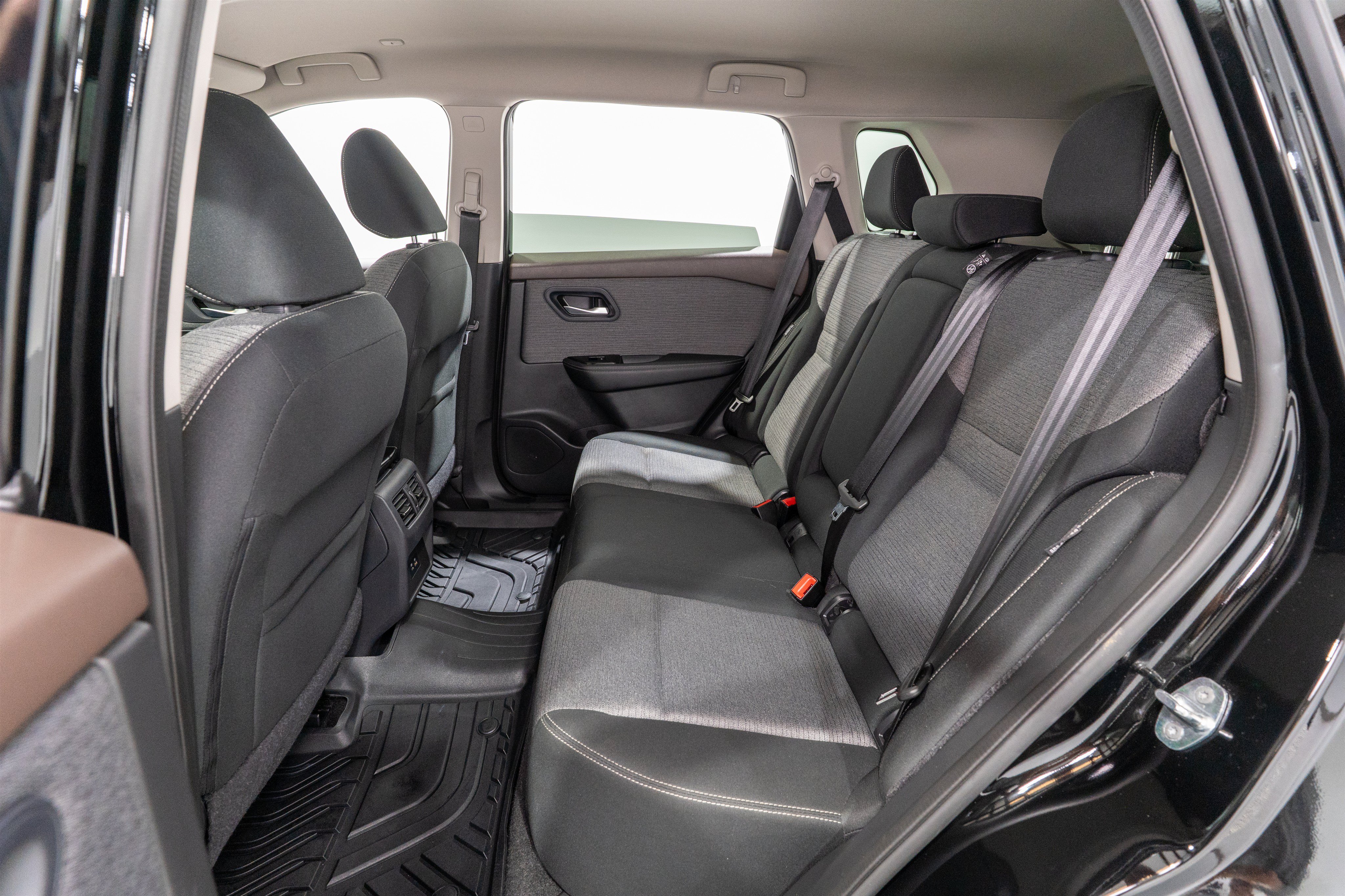Used 2022 Nissan Rogue SV FWD image 29