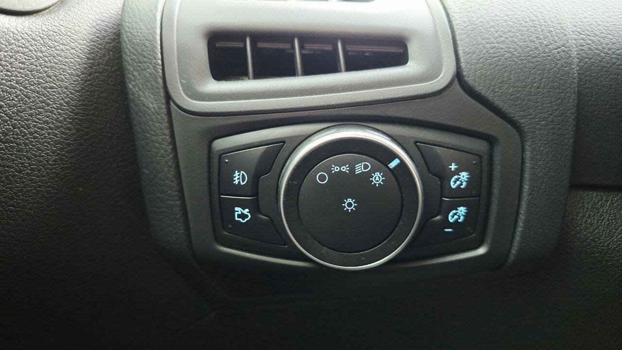 Used 2016 Ford Focus SE w/ Equipment Group 201A FWD image 26
